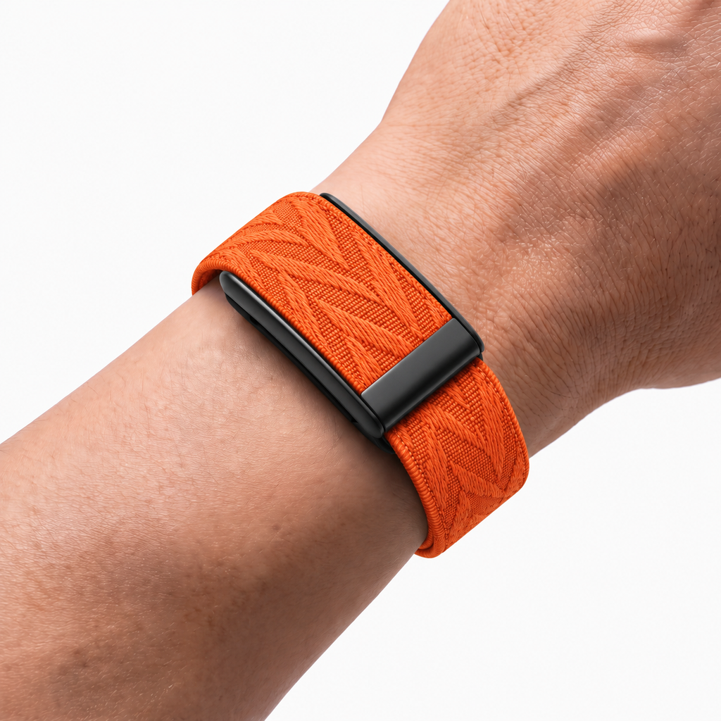 Chevron Band Flare Noir — worn on wrist
