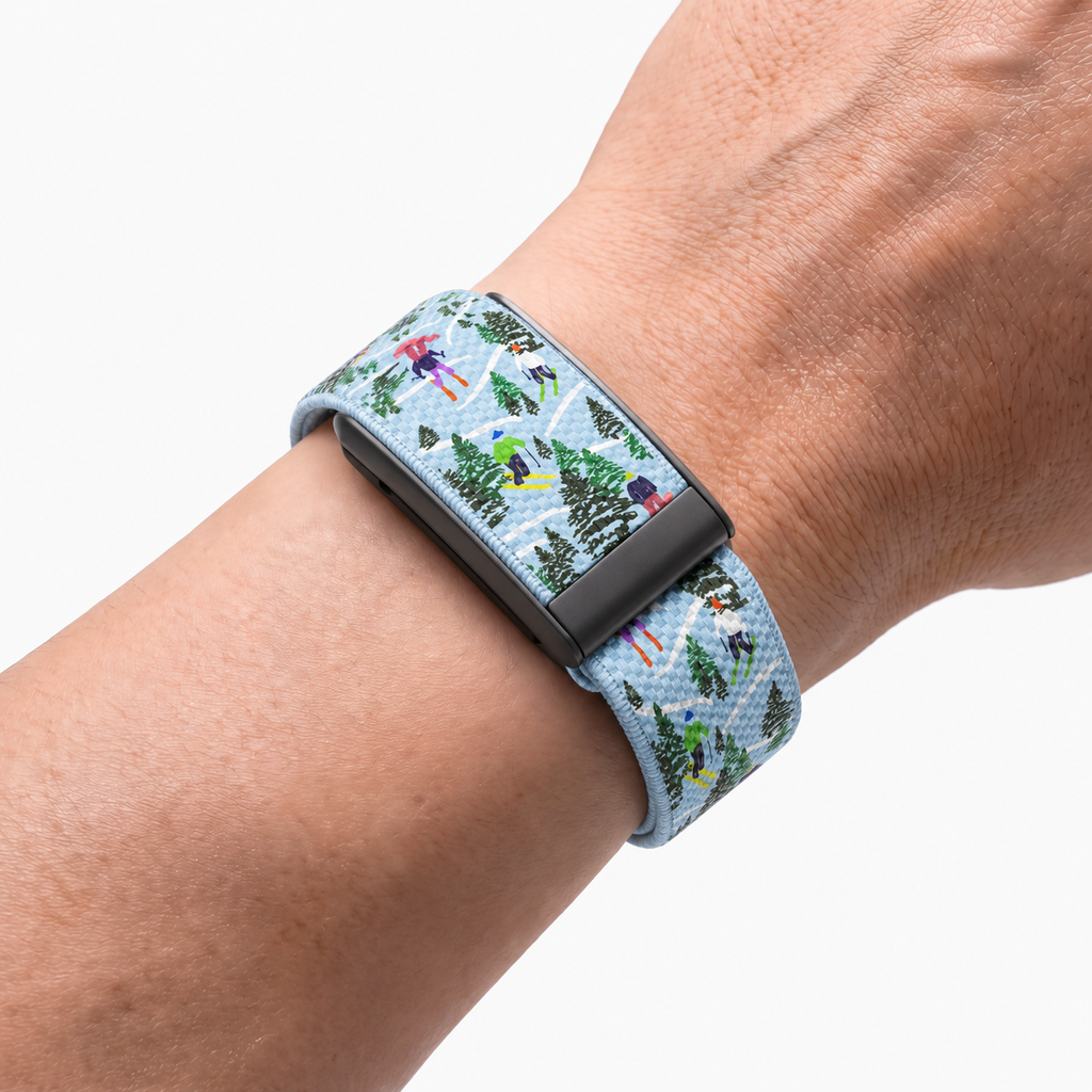 KnitLoop Band Yule — worn on wrist