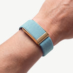 KnitLoop Band Seasalt — worn on wrist
