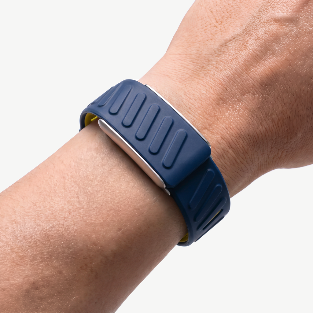 DuoRib Band Rally Silver — worn on wrist