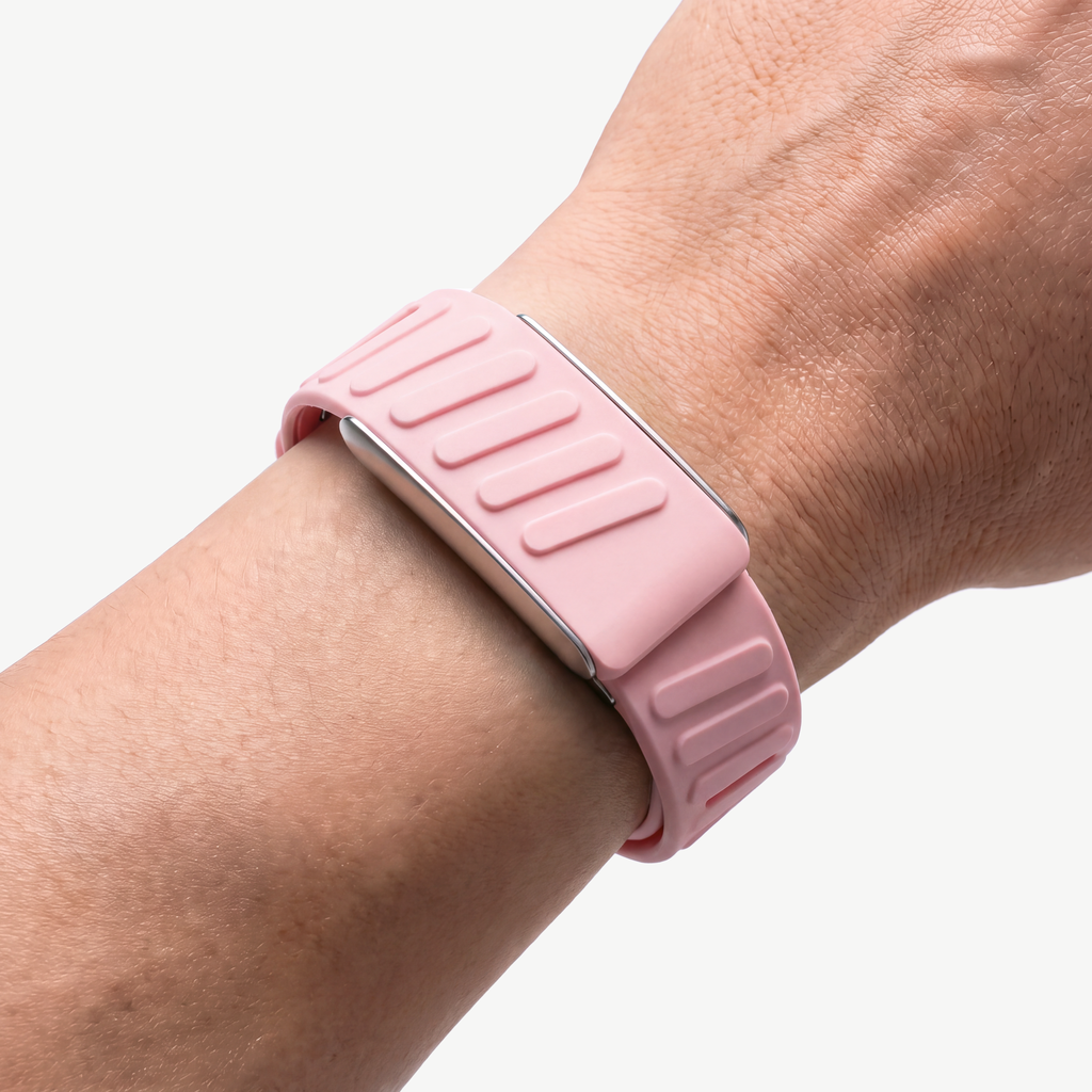 DuoRib Band Sakura Silver — worn on wrist